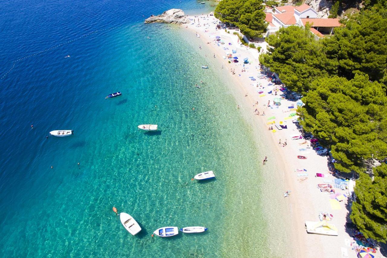 Apartments By The Sea Brela, Makarska - 11821 Екстериор снимка