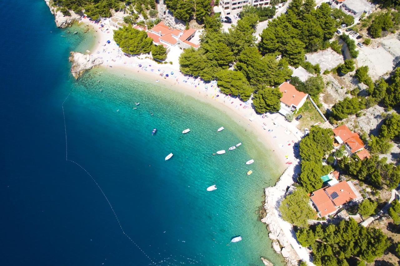 Apartments By The Sea Brela, Makarska - 11821 Екстериор снимка