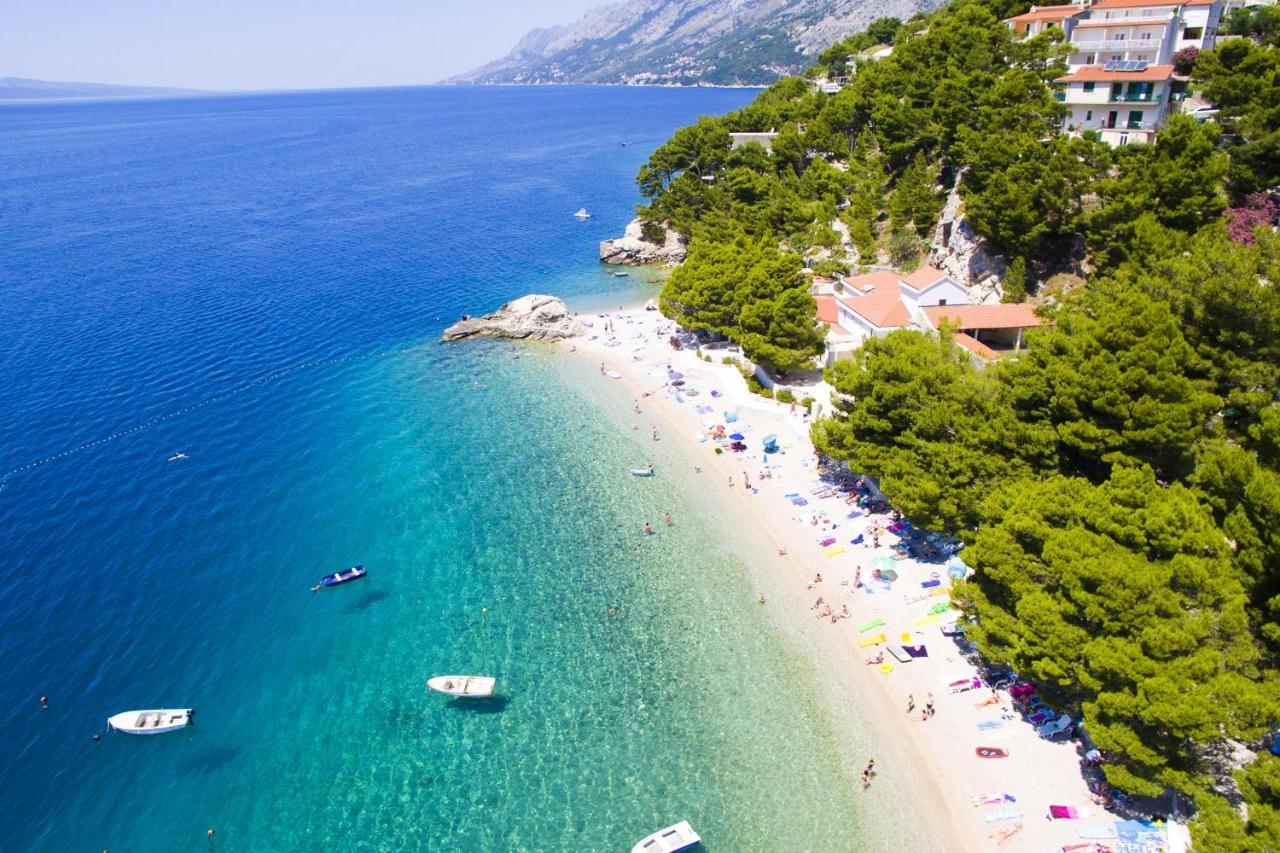 Apartments By The Sea Brela, Makarska - 11821 Екстериор снимка