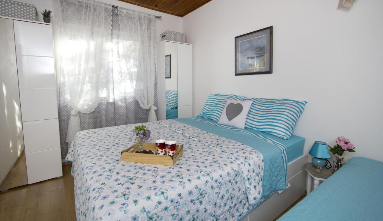 Apartments By The Sea Brela, Makarska - 11821 Екстериор снимка
