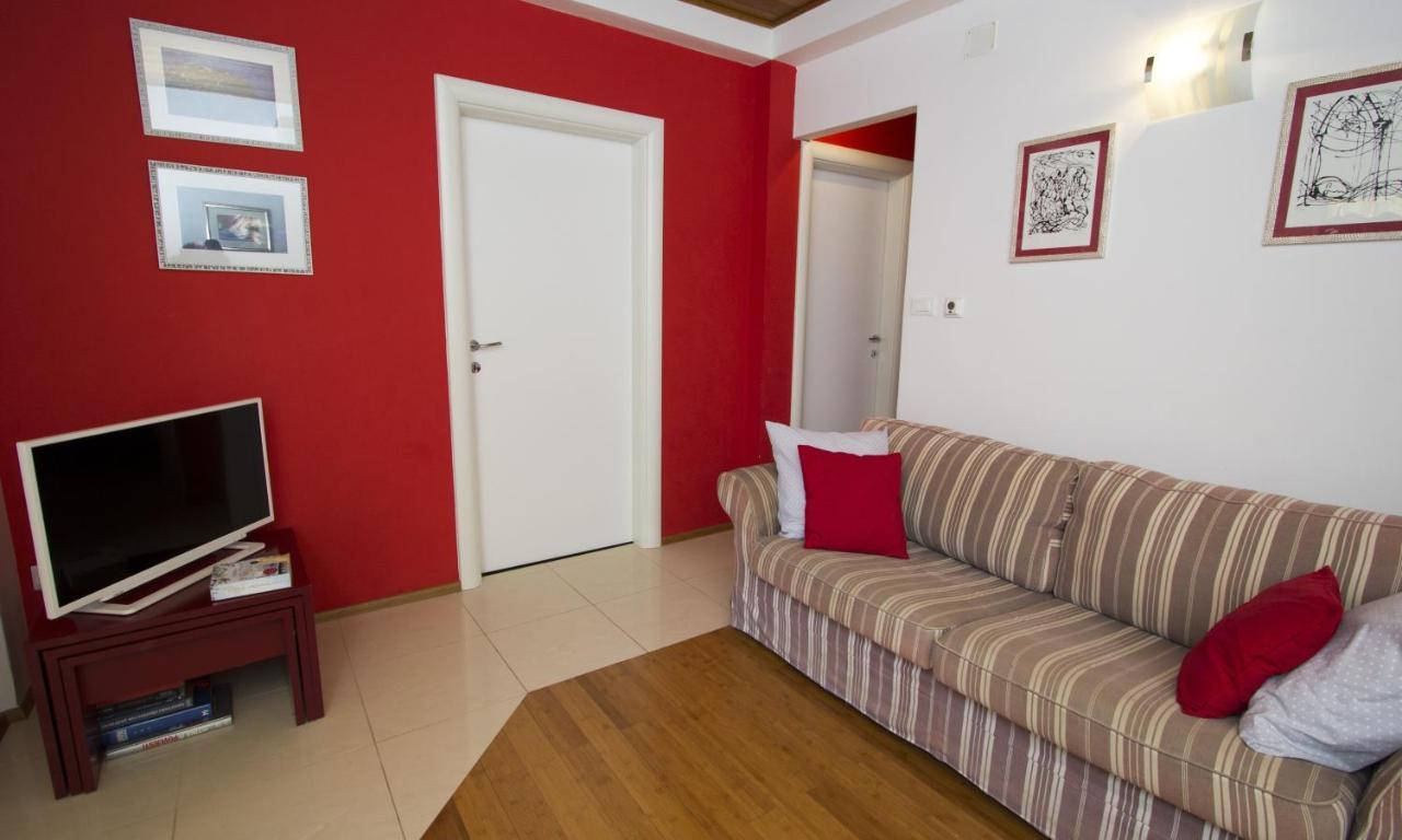 Apartments By The Sea Brela, Makarska - 11821 Екстериор снимка