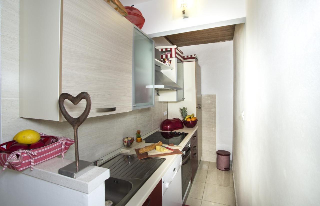 Apartments By The Sea Brela, Makarska - 11821 Екстериор снимка