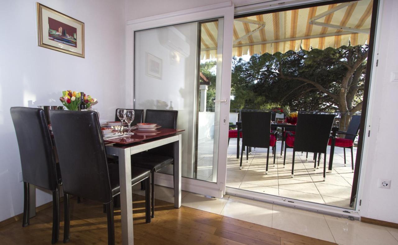 Apartments By The Sea Brela, Makarska - 11821 Екстериор снимка