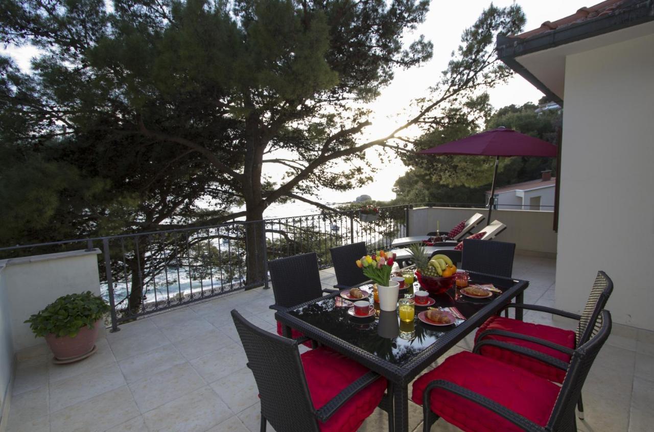 Apartments By The Sea Brela, Makarska - 11821 Екстериор снимка