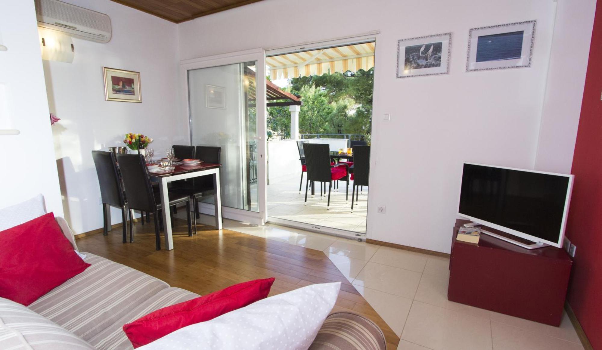 Apartments By The Sea Brela, Makarska - 11821 Стая снимка